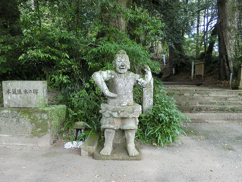 霧島岑神社の仁王像