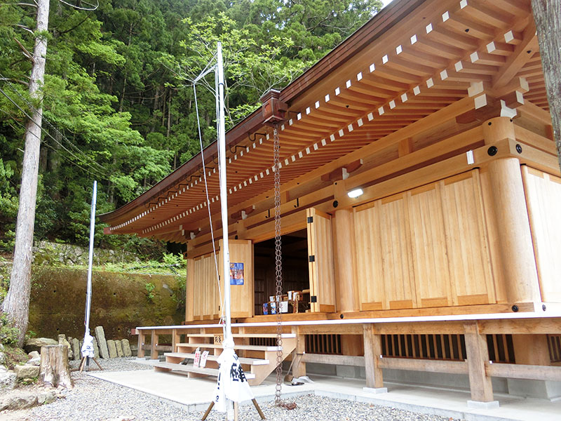 青岸渡寺の行者堂