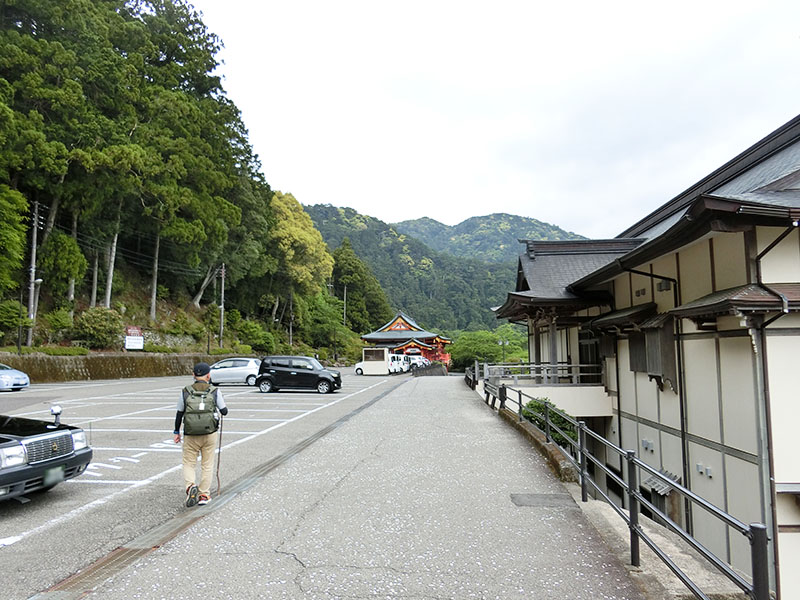 青岸渡寺の駐車場