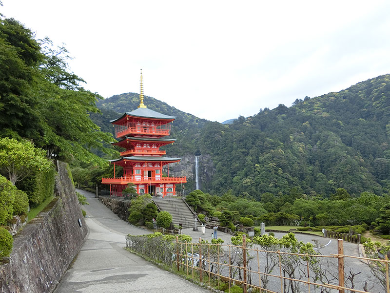 三重塔と那智の滝
