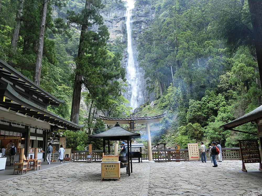 那智の滝】飛瀧神社（那智勝浦町）の御朱印と見どころ - 神社と御朱印