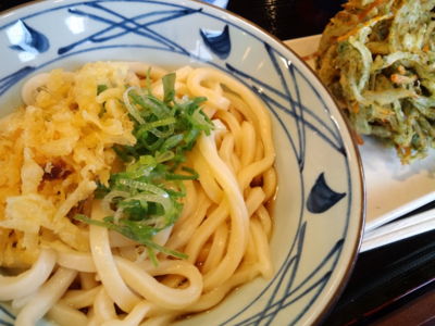丸亀製麺で温ぶっかけとあおさいかかきあげ