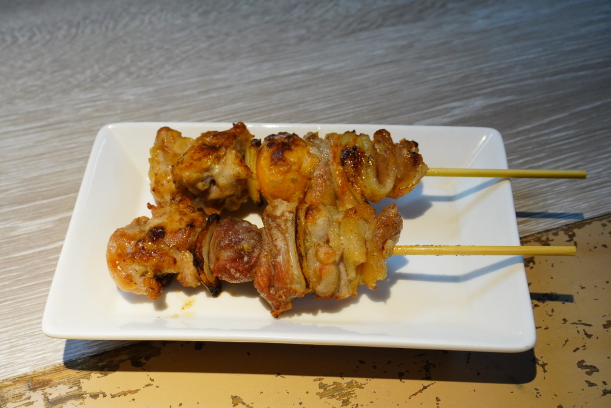 美唄焼き鳥は玉ねぎを挟んだもつ串。