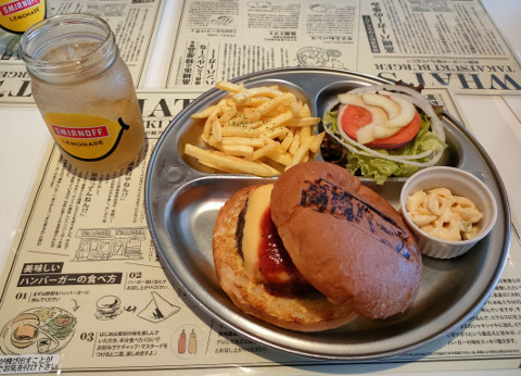 T's☆Diner 高槻本店」の高槻バーガー - この華麗なる高槻で素晴らしい