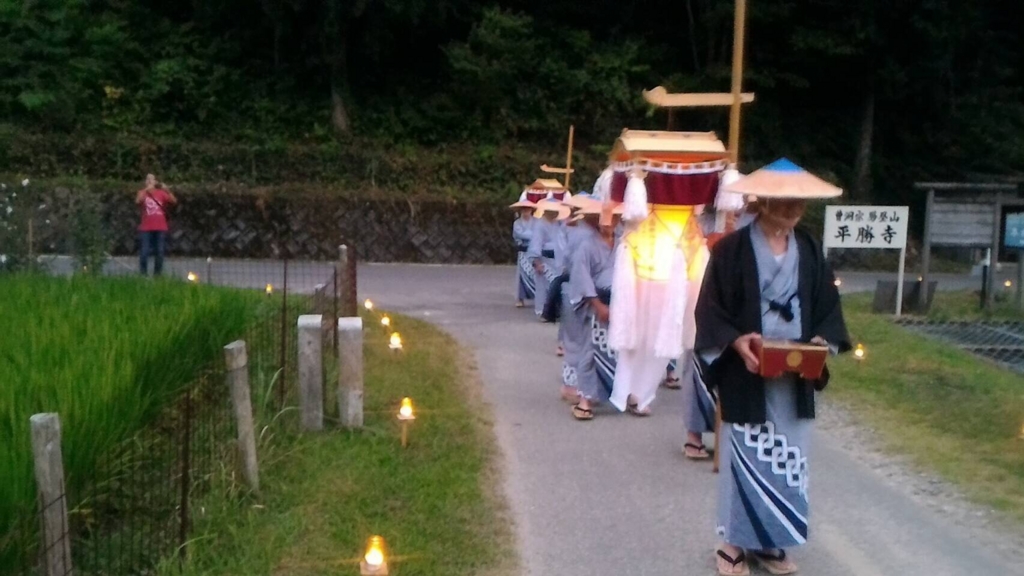 静寂の山里に響き渡る祈りの声【綾渡の夜念仏と盆踊り①】 - 盆踊り中心の生活