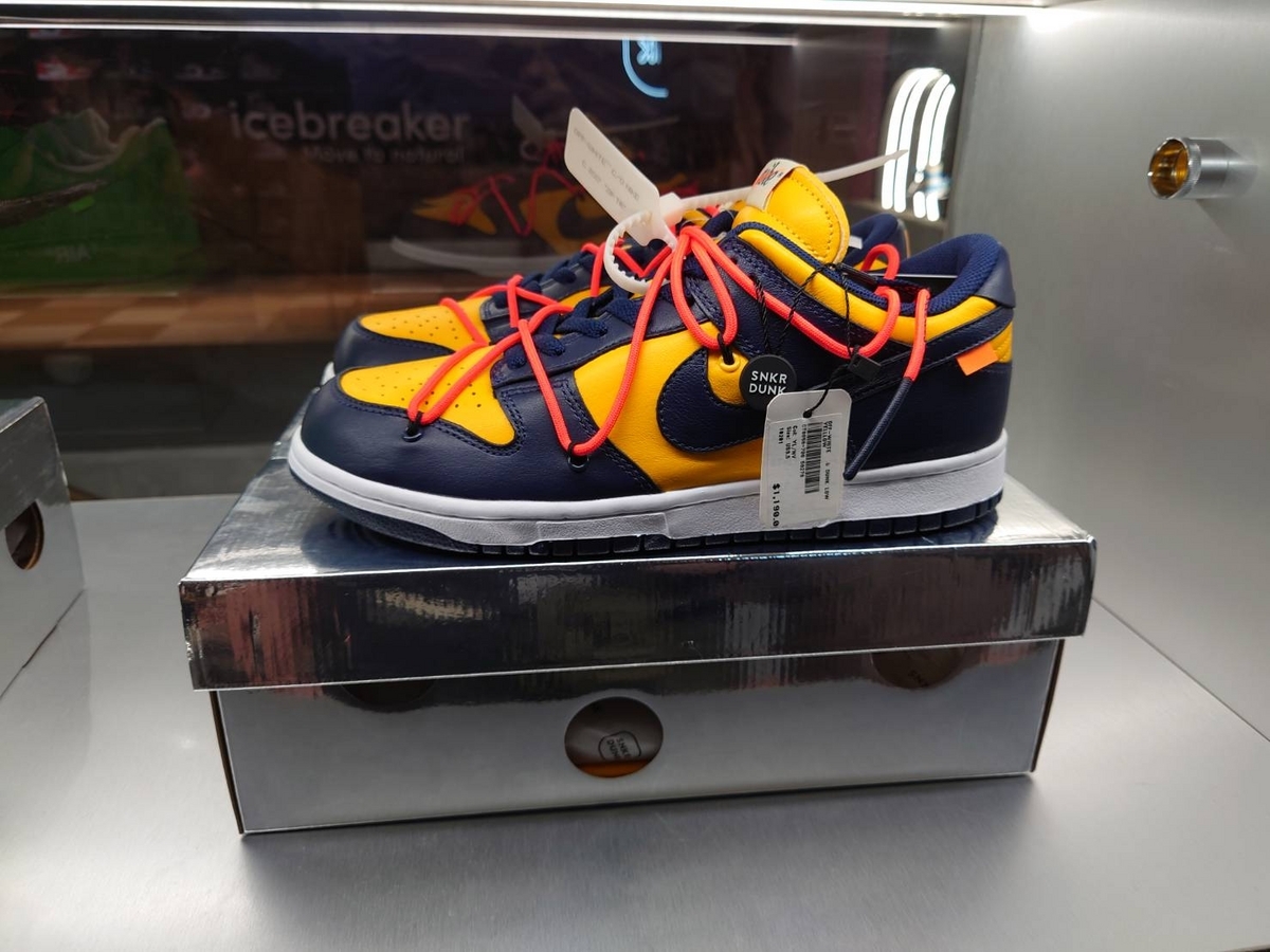 ❣️キングサタン❣️ビック お値下げです　お買得 スニダン シンガポール店 へ行ってきた〔SNKRDUNK Singapore