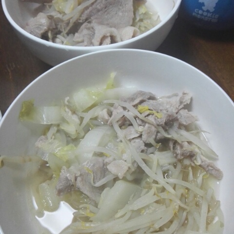 白菜ともやし鍋 貧乏メシ で食費削減