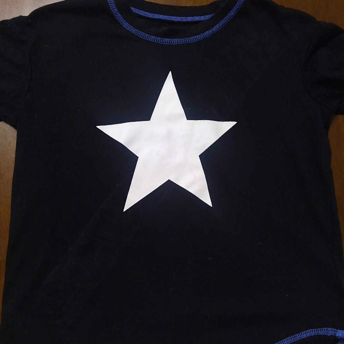 服についたガムテープ
