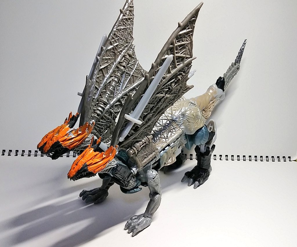 某怪獣のような三つ首竜 - 色筆の記録