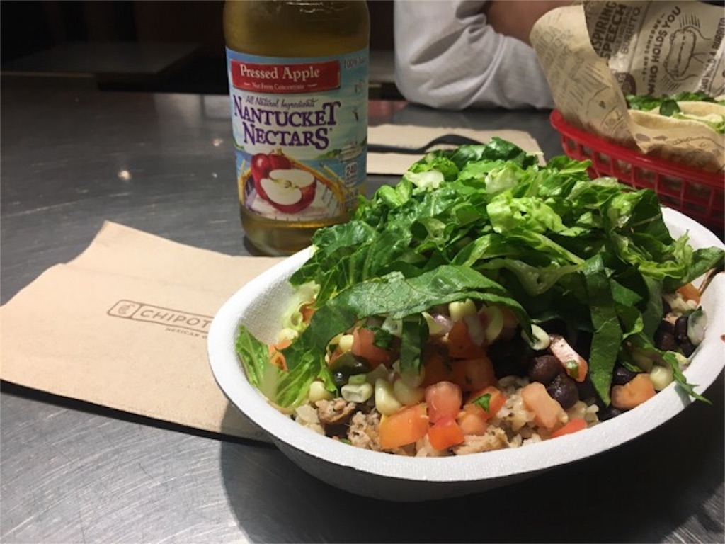 Ny郊外ロングアイランドのミネオラ駅周辺カフェ ランチ開拓シリーズ03 Chipotle チポトレ でメキシカン料理 ニューヨークの色