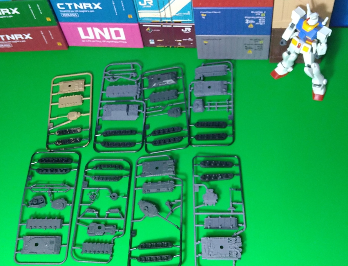 ひとつ買えば大部隊！？Amazonで売ってる怪しい激安の戦車プラモデル