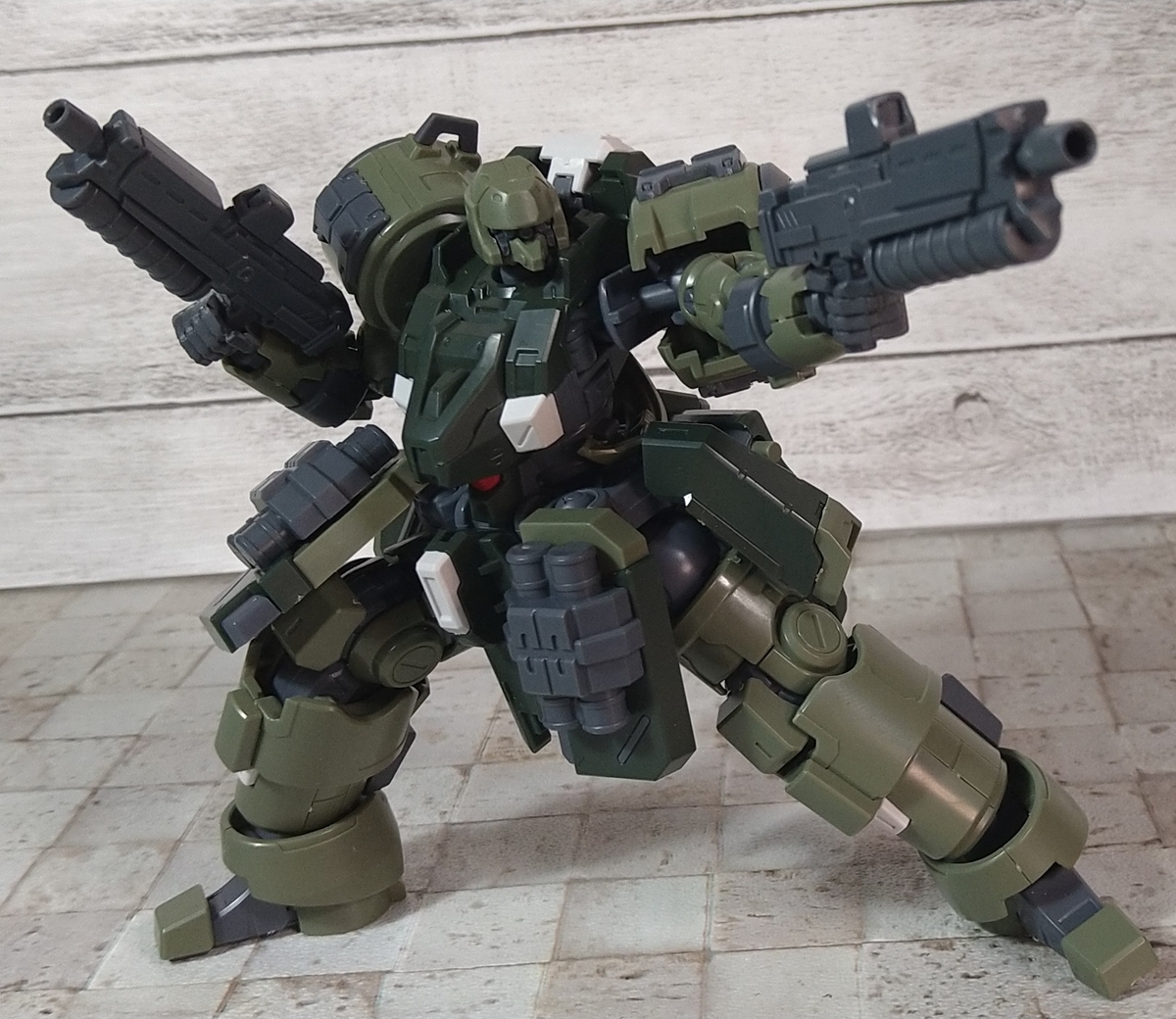 ヤバい！完成度高い！遊べる！中国完全オリジナルロボット 複数樹脂を
