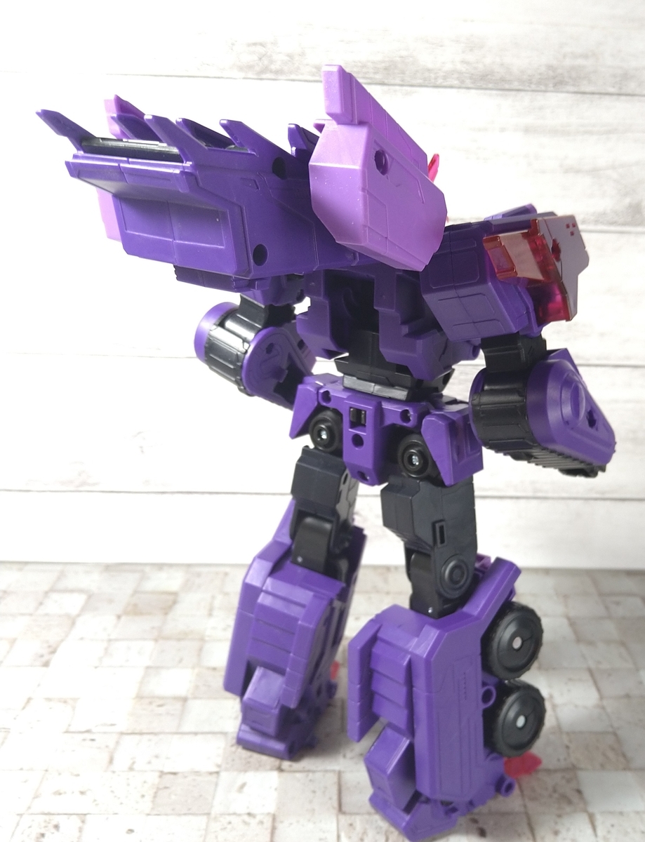 中国？韓国？どちらかのアニメのモササウルス型ロボット。 超高