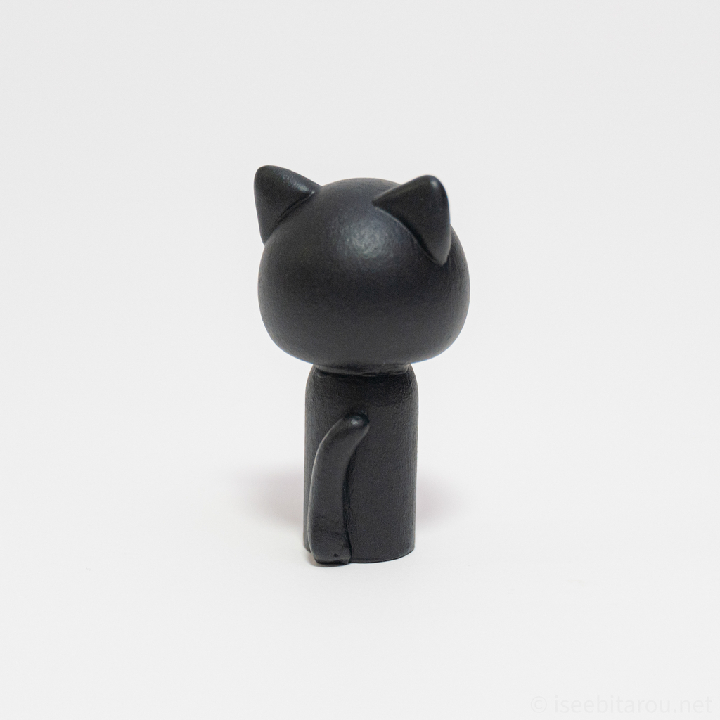 奈良美智展グッズ「miulaboこけし ネコちゃん」と「miulaboこけし