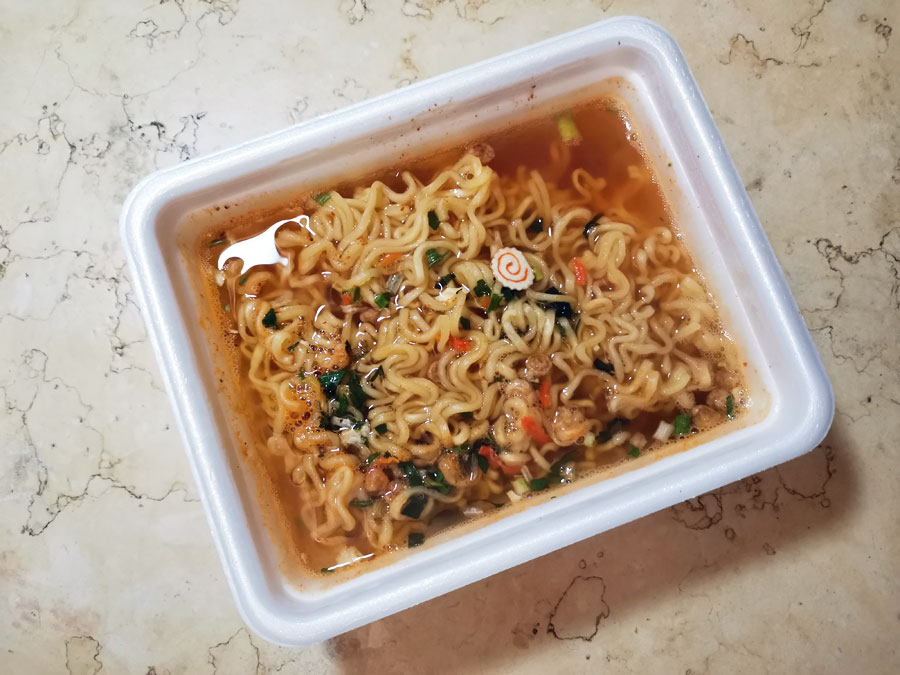 ラーメン小ネタ：四角いカップ麺 - A Dog's World