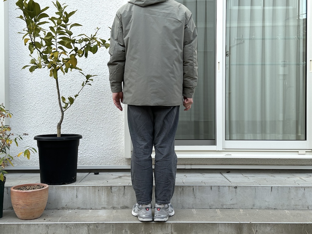 ユニクロ　ダウンパーカ　Lサイズ ほぼ新品 ユニクロ シームレスダウンパーカ 黒 Lサイズ 去年