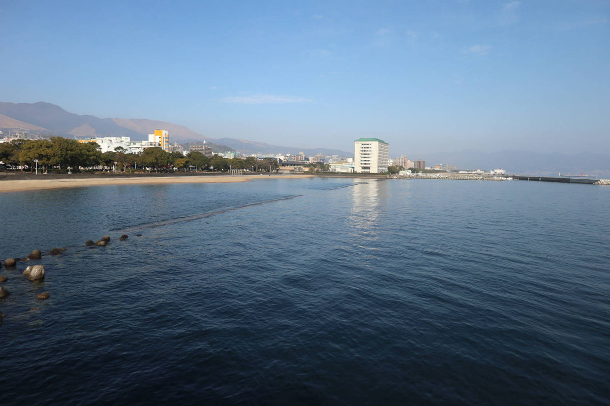 別府湾の海岸線を散歩 別府タワーに登りました。別府アート