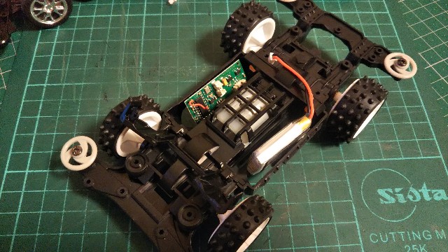 Xotik 1/32ミニ四駆RCをちょっとだけバラしてみる① - おー