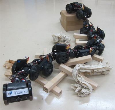 3次元 国産ヘビ型ロボットが壁を登る 海外ヘビ型ロボットは海を泳ぐ 2 3次元より愛を込めて