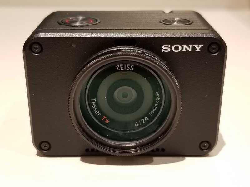 RX0 II】胸ポケットに入る4Kカメラは、近接撮影、ティルト液晶で