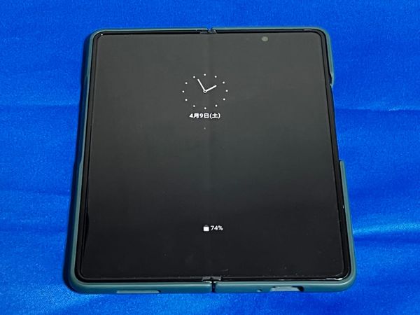 Galaxy Z Fold3】純正シリコンケースが良い感じ。滑らなくなり