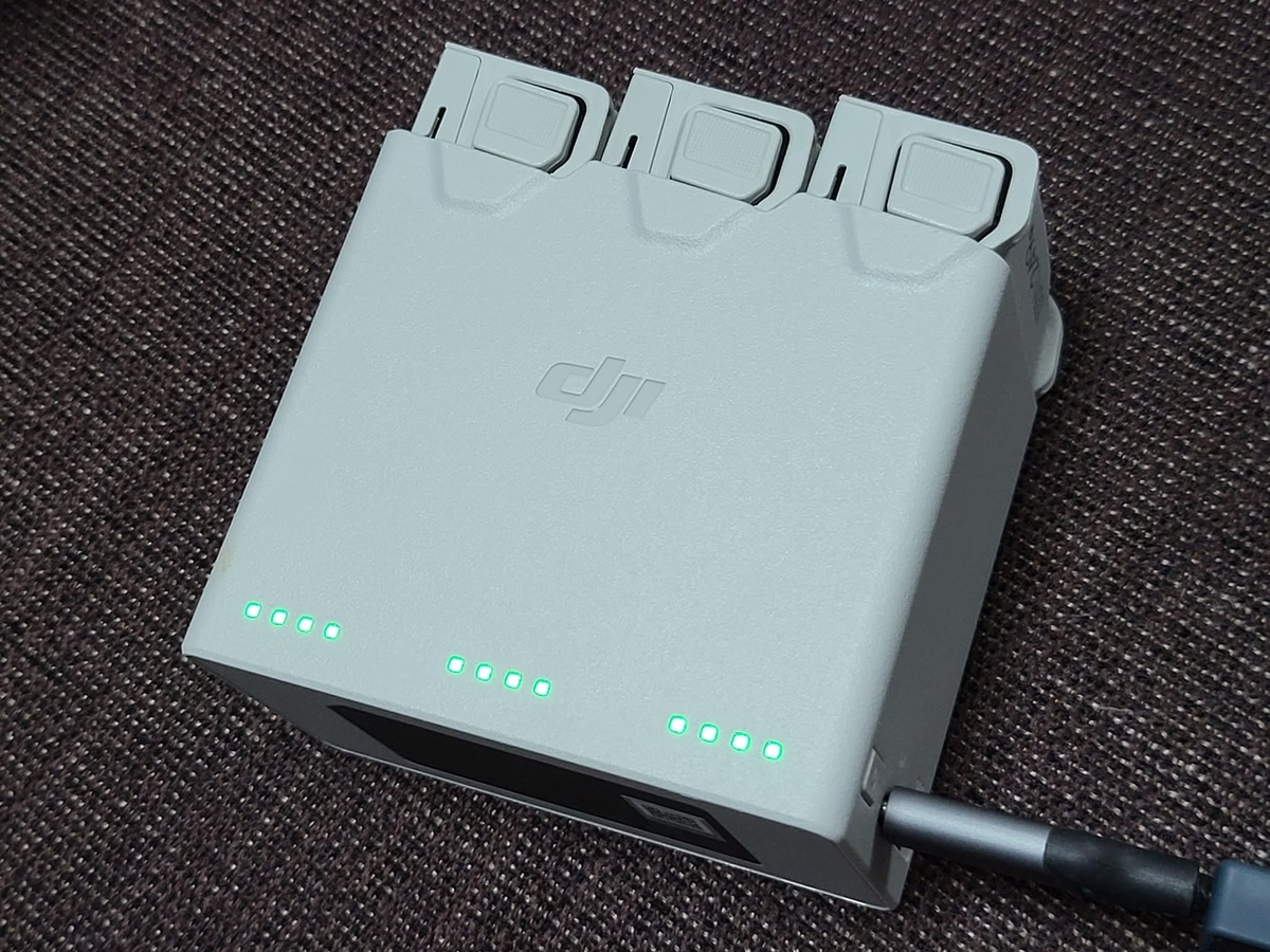 【ドゥトゥイガン】 DJI Mini 3 Pro Fly Moreキット Buy DJI Mini 3 Pro Fly More Kit Plus - DJI Store