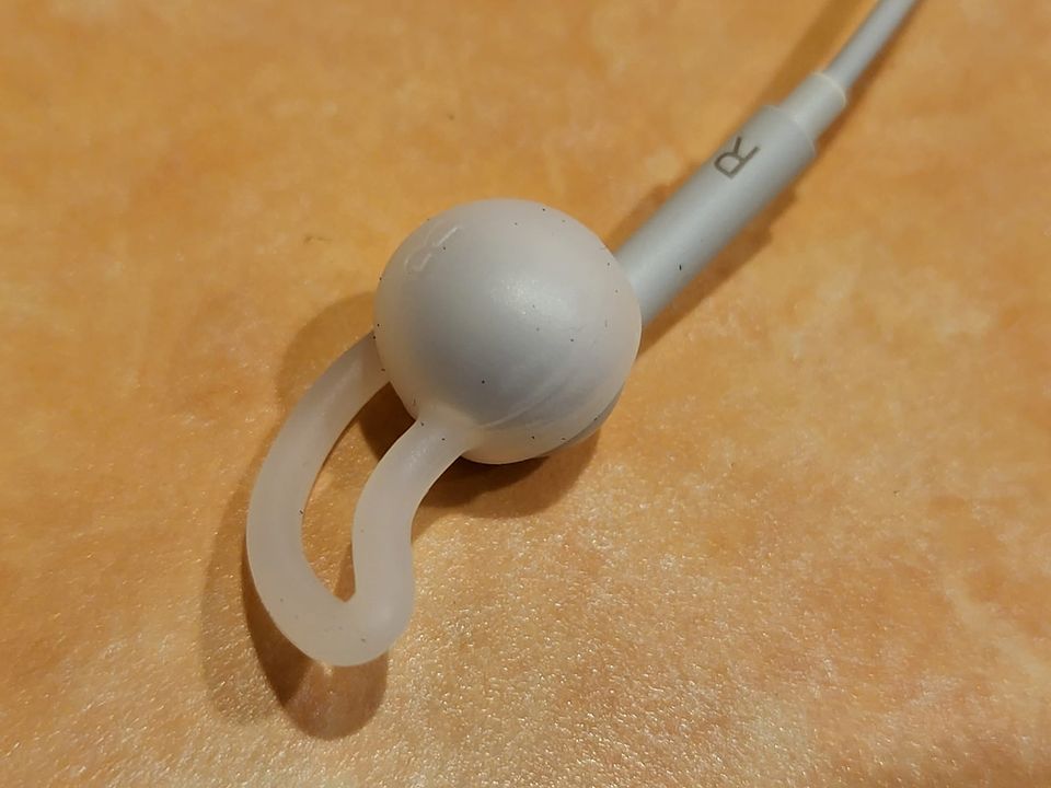 軟骨伝導ワイヤレスイヤホンcheero Otocarti LITEは振動で音が聞こえる