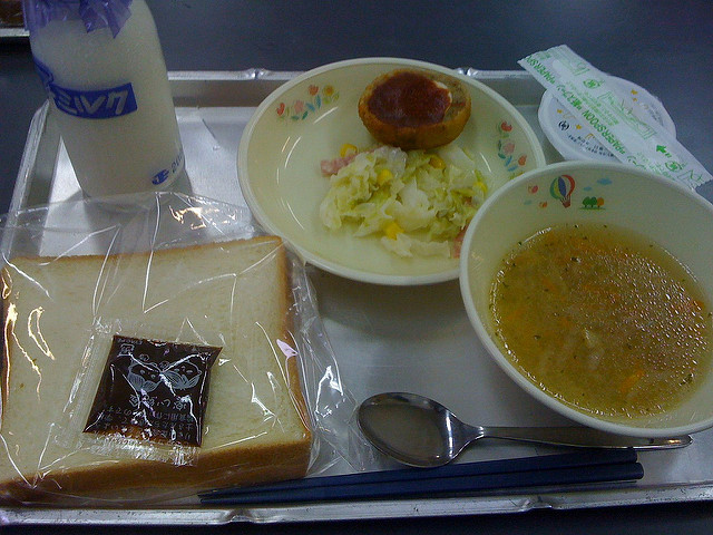 給食