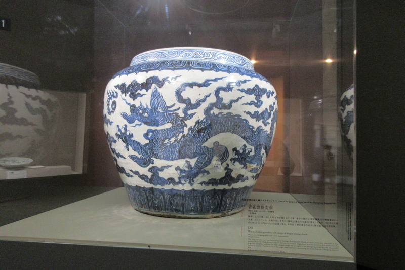 中国元時代龍泉窯浮彫雲龍図大花瓶 中国元時代龍泉窯浮彫雲龍図大花瓶
