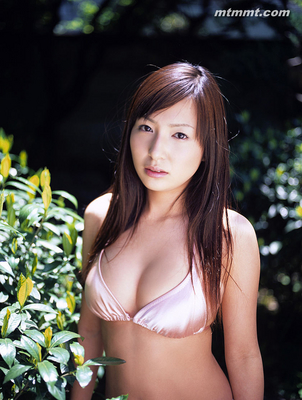 石井めぐる水着画像