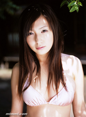 石井めぐる水着画像