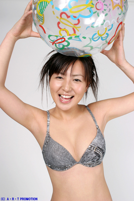 石井めぐる水着画像