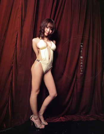 西田麻衣水着画像