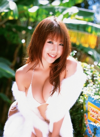 西田麻衣水着画像