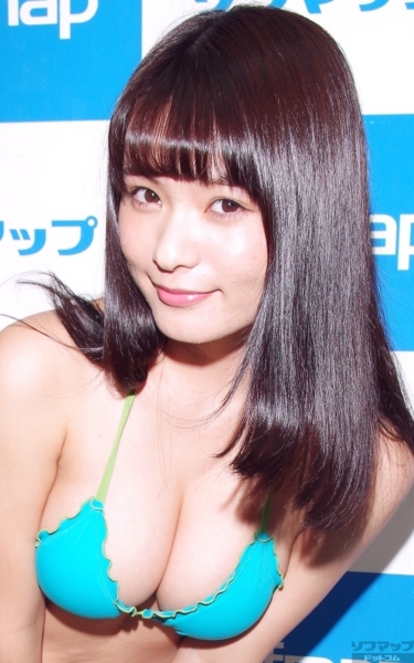星名美津紀水着画像