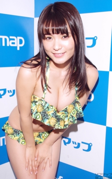 星名美津紀水着画像