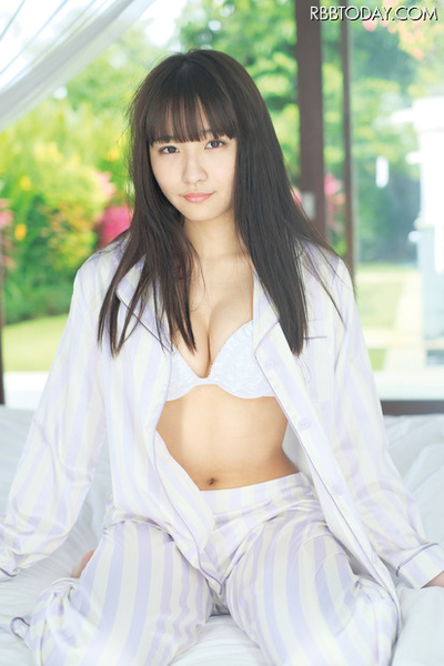 浅川梨奈水着画像