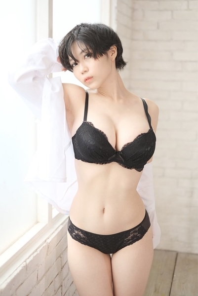 伊織いお水着画像