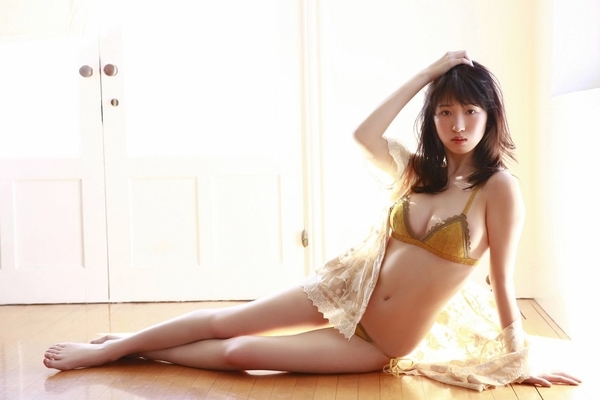 日比美思水着画像