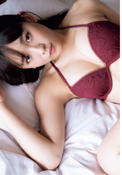 浅川梨奈水着画像