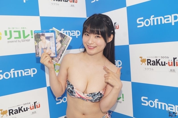 星名美津紀水着画像