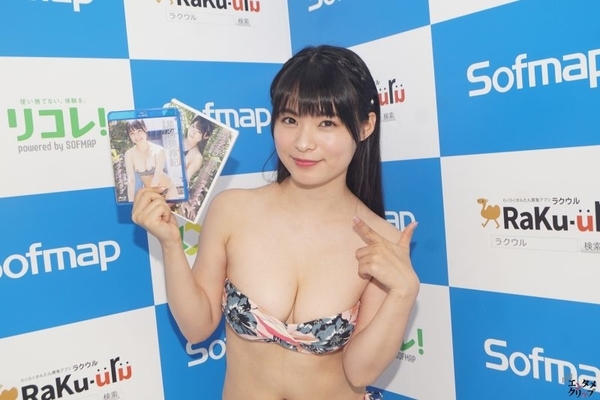 星名美津紀水着画像