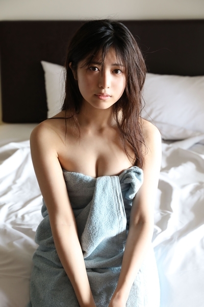 吉田莉桜水着画像