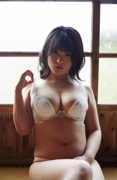 星名美津紀水着画像