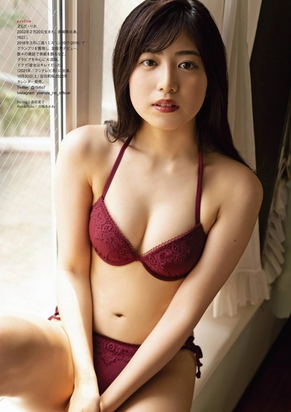 吉田莉桜水着画像