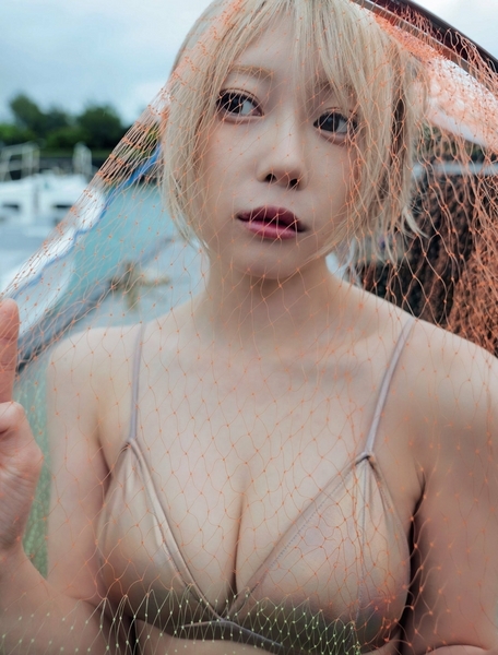 篠崎こころ水着画像