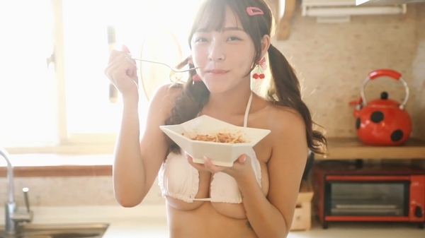 リン・シャン水着画像