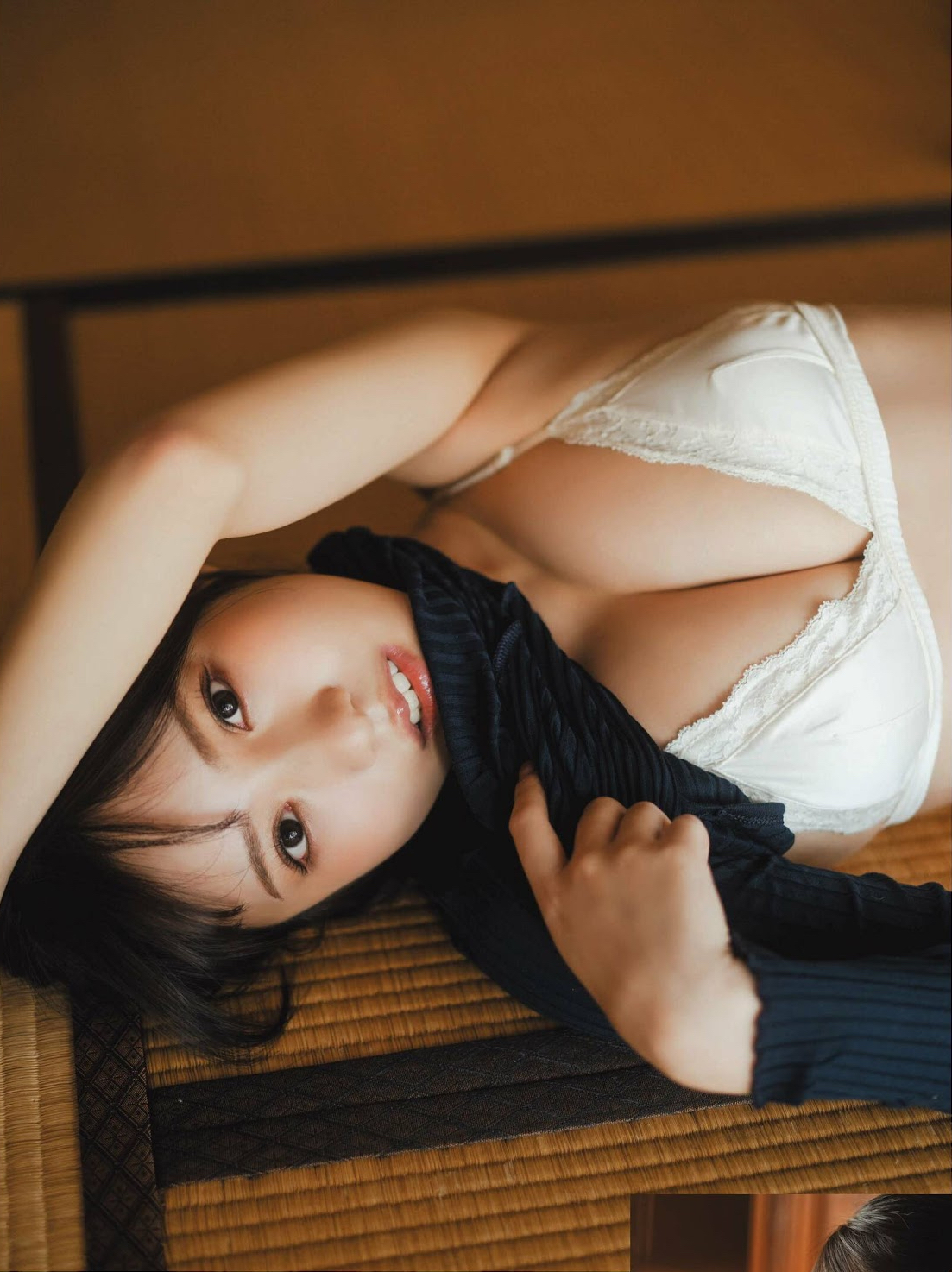 横野すみれ水着画像