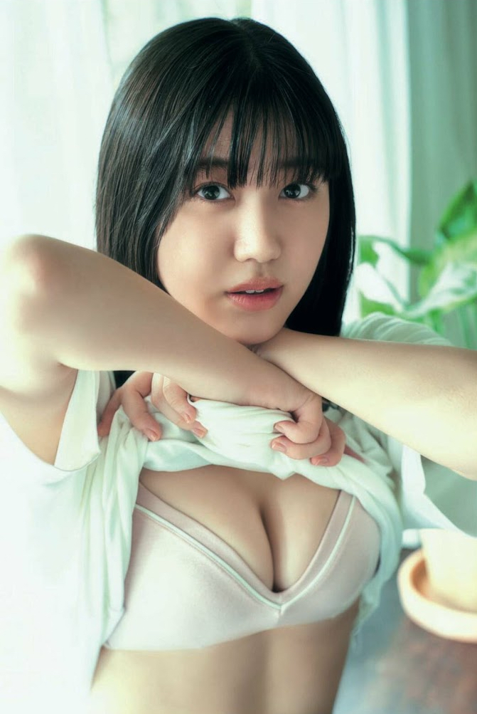 和泉芳怜水着画像