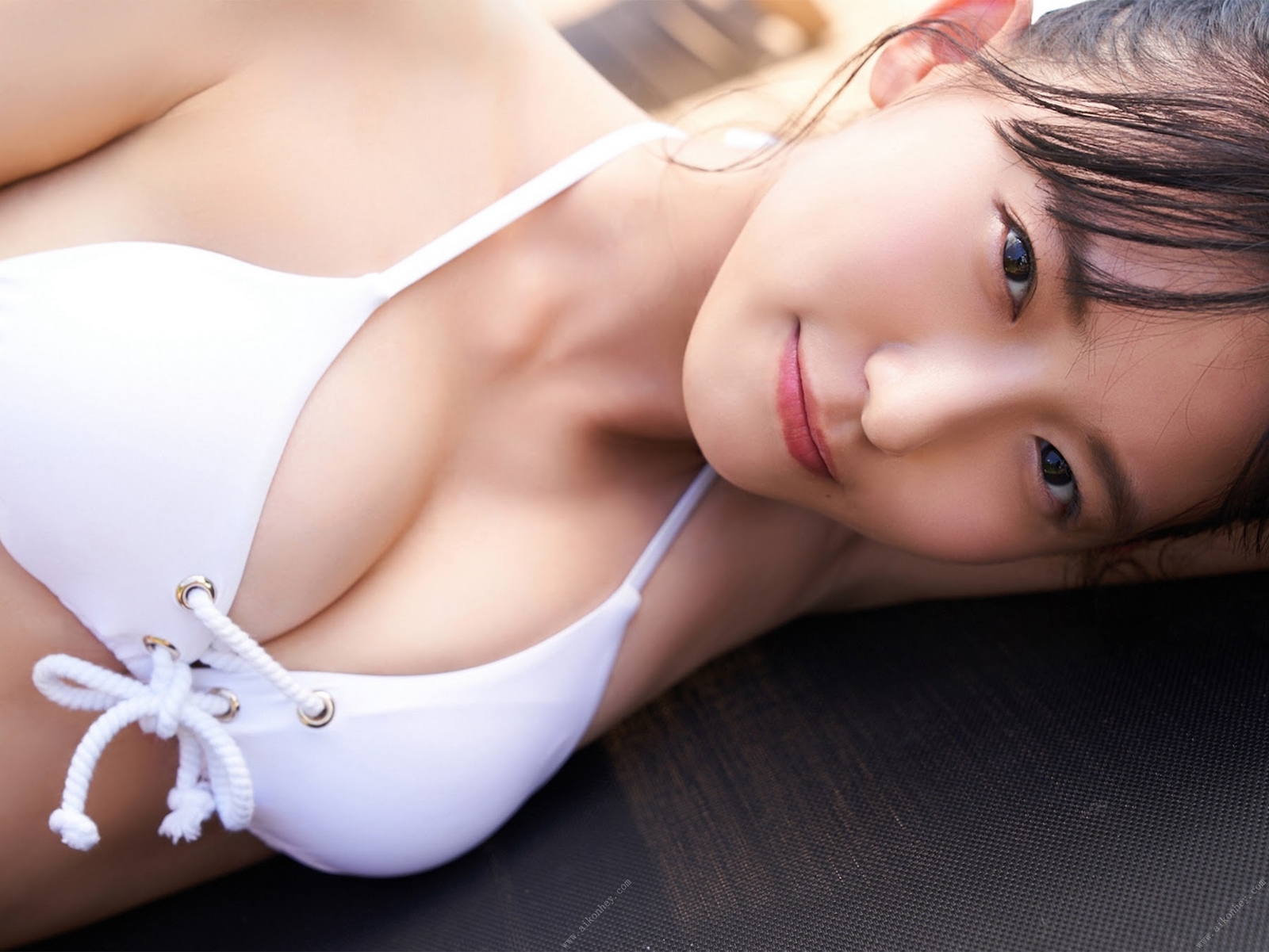 志田音々水着画像
